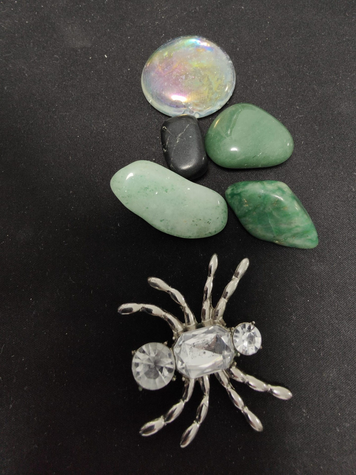 Varios tipos de piedras y cristales